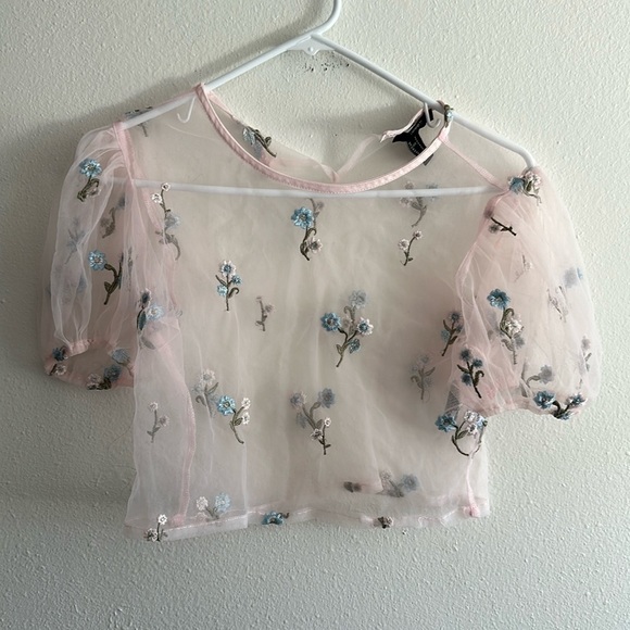 Forever 21 Tops - Forever 21 sheer floral cropped shirt size small